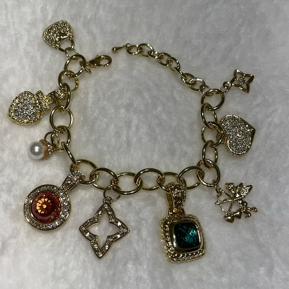 Charm Braclet Gold Tone